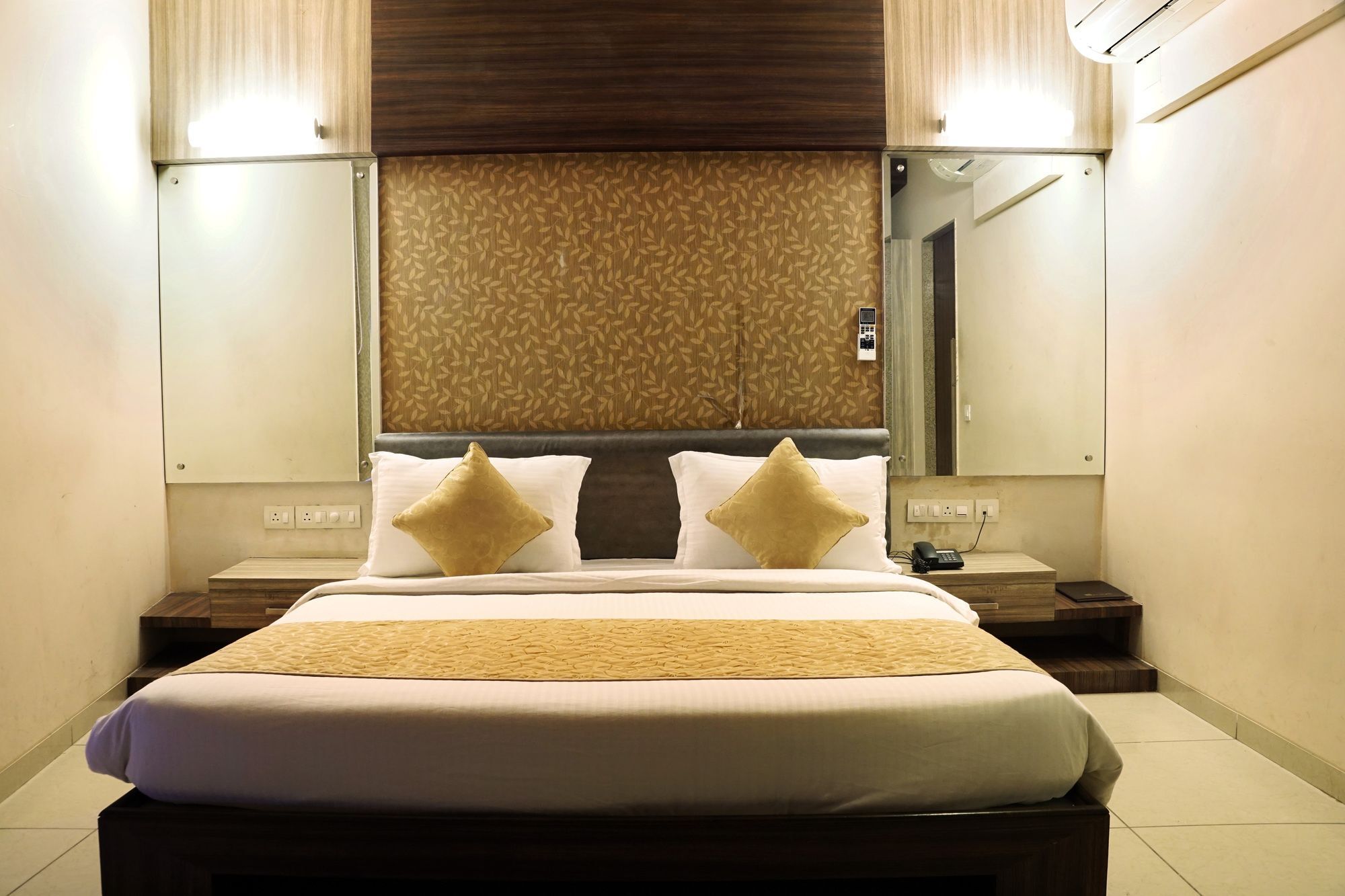 Hotel Gormoh Ahmadabad Zewnętrze zdjęcie